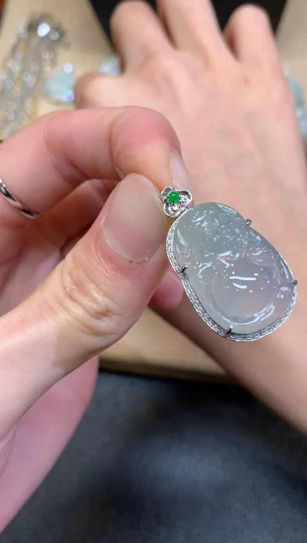 【闪购商品】翡翠颈饰18K金镶嵌财神爷【无服务费】