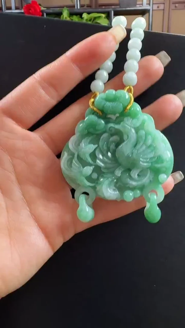 颈饰未镶嵌翡翠凤牌