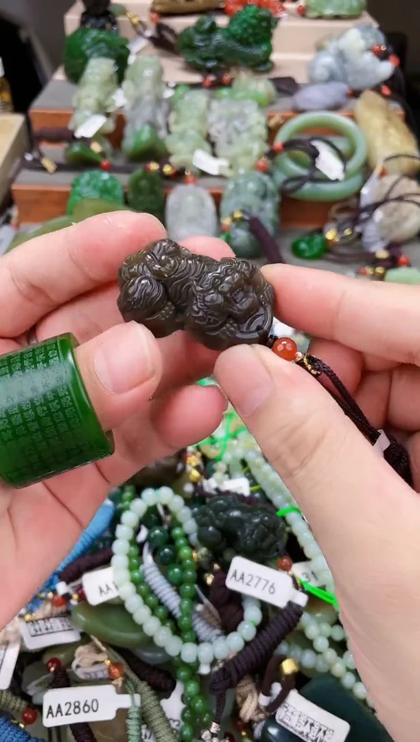 和田玉未镶嵌颈饰拍一发一