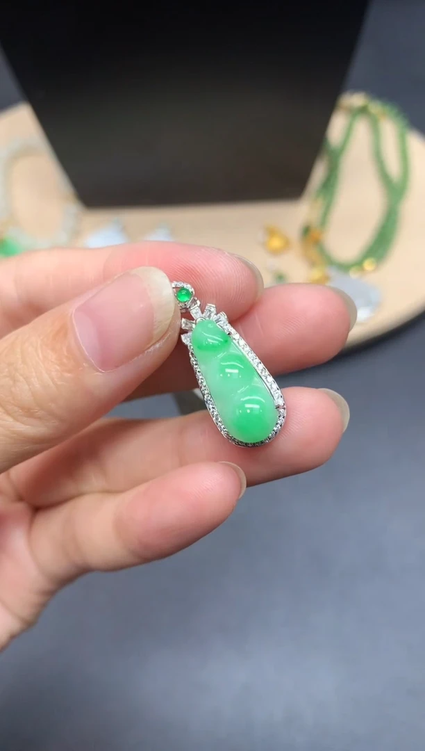 【闪购商品】翡翠吊坠(不含链)银S925镶嵌福豆【多样性发其一】