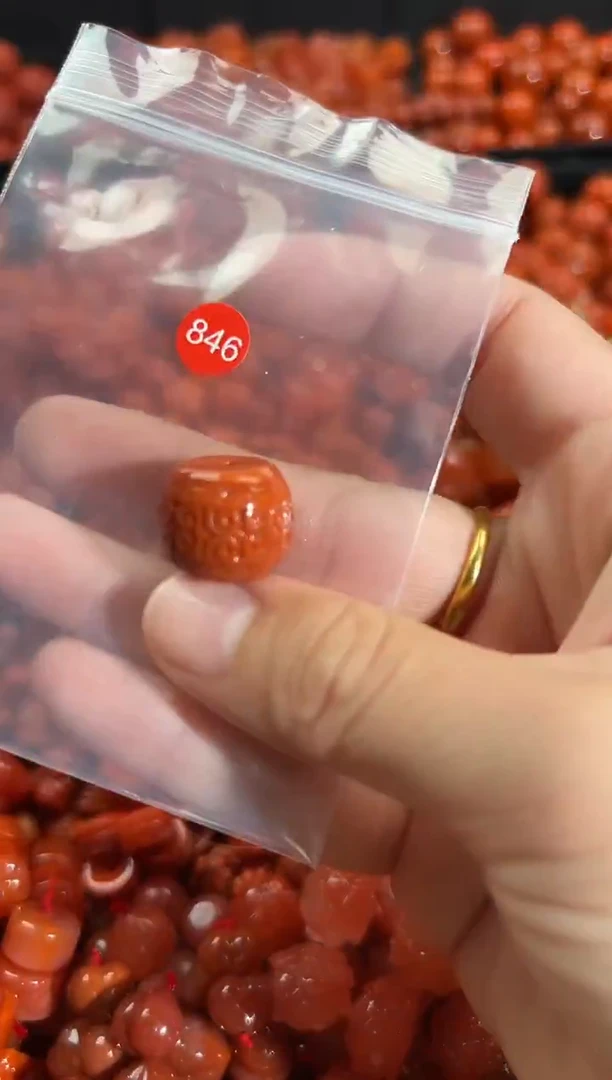 颈饰未镶嵌南红玛瑙1