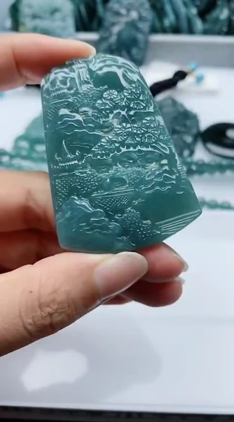 颈饰未镶嵌翡翠