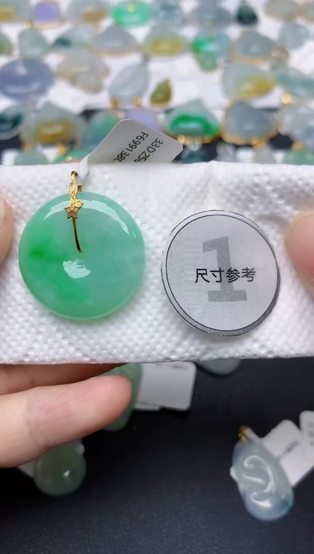 翡翠18K金镶嵌颈饰天然缅甸A货翡翠