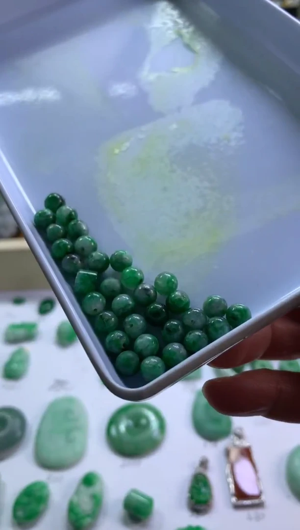 未镶嵌定制翡翠多样性发货其中一件
