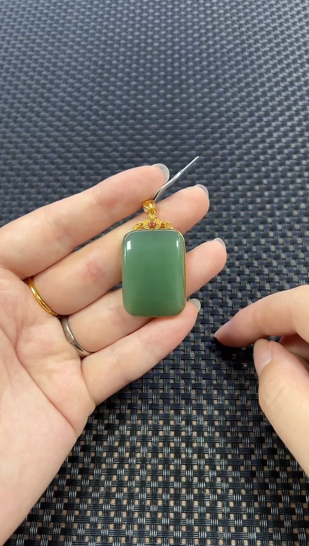 和田玉18K金镶嵌挂件（多样性发一件）0422