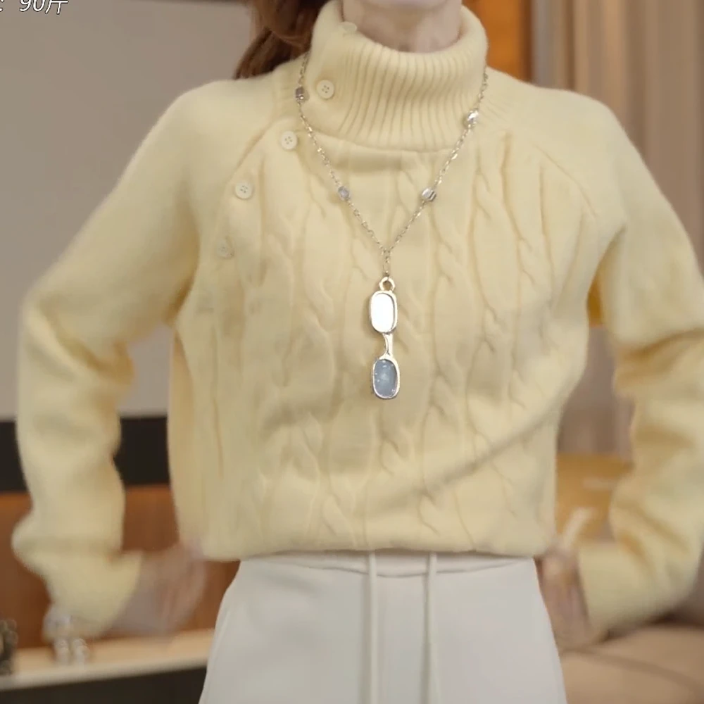 秋冬新款轻奢时尚气质洋气显瘦宽松不规则斜扣高领糖果色毛衣女