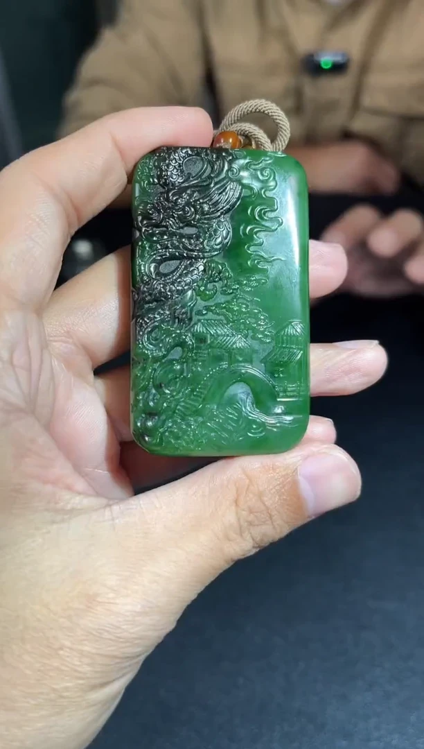 吊坠(赠链)未镶嵌和田玉（碧玉）山水牌 tg
