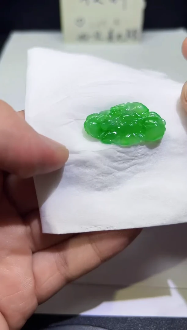 裸石翡翠缅甸A货翡翠一件