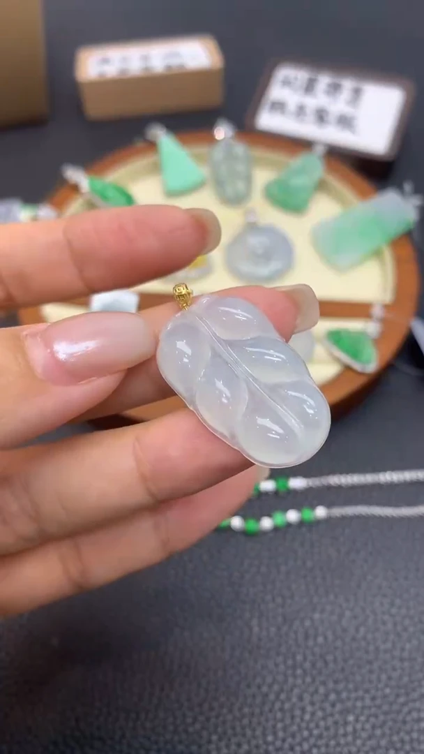 18K金镶嵌定制翡翠C587