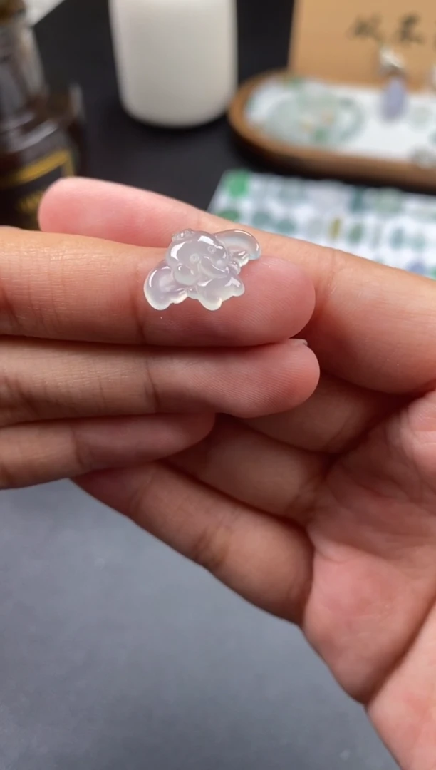 翡翠未镶嵌颈饰翡翠冰种裸石