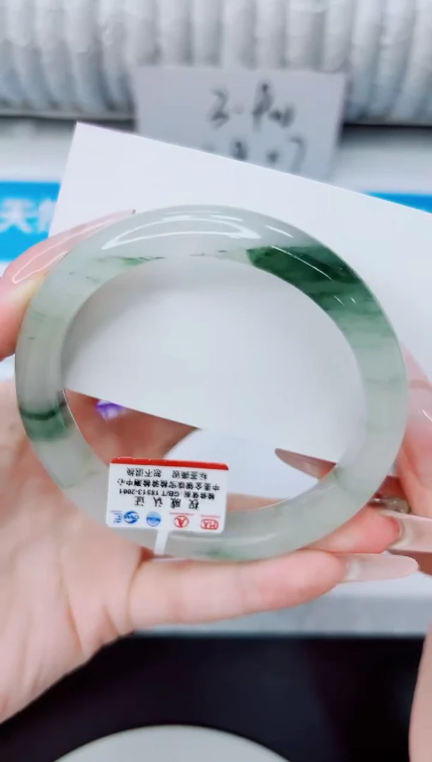 石英质玉手镯未镶嵌390/60.9