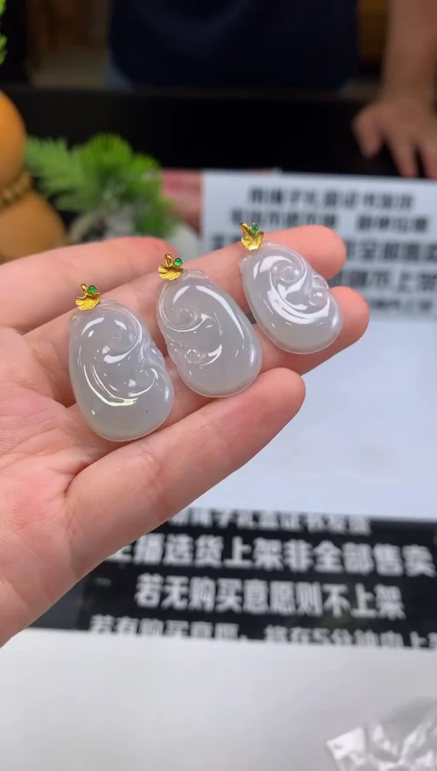 吊坠(不含链)18K金镶嵌翡翠---62016多样性发其一