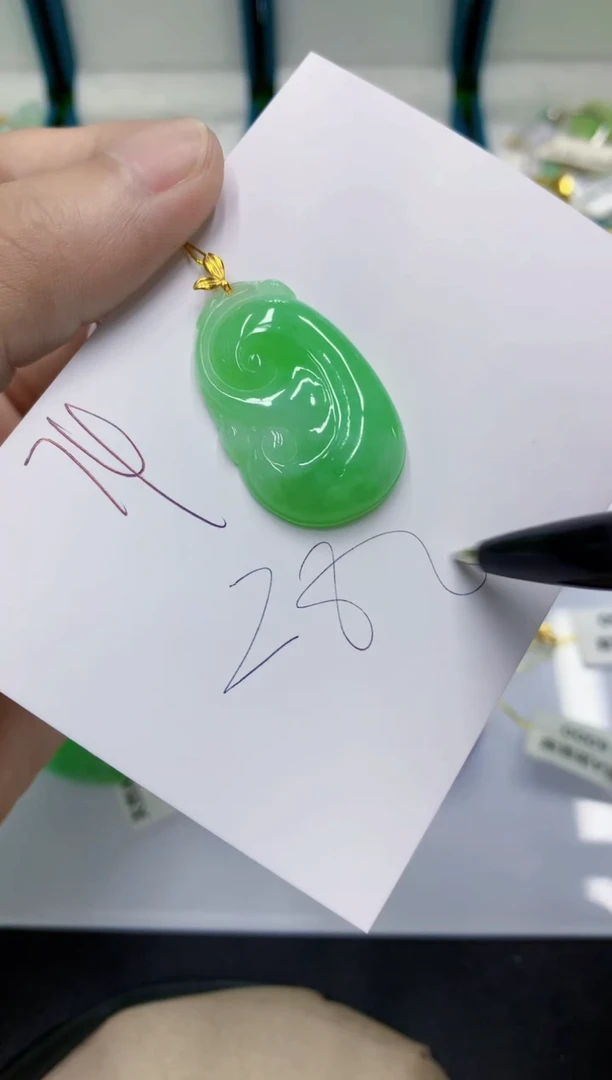 颈饰18K金镶嵌翡翠翡翠