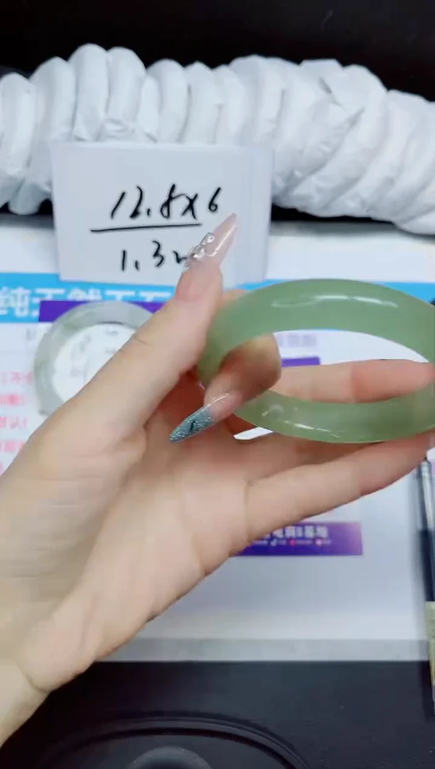 石英质玉手镯未镶嵌109.