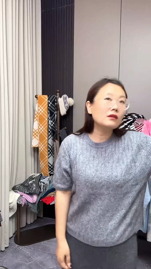 山羊绒麻花短袖灰色