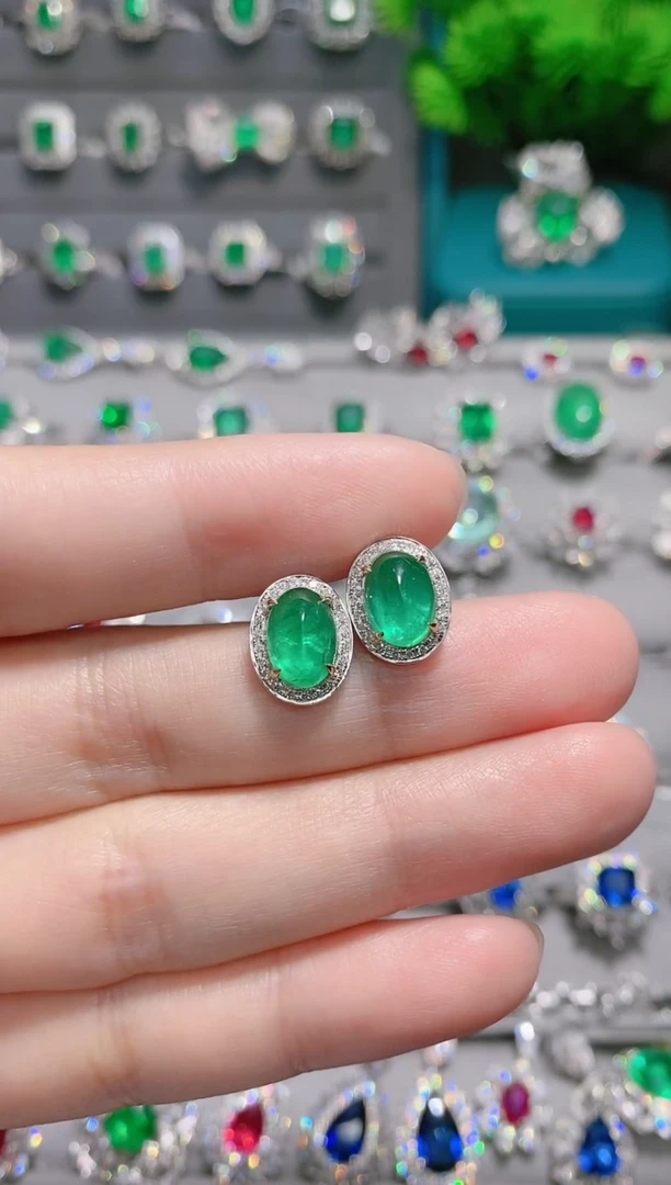 18K金耳饰18K金镶嵌祖母绿.