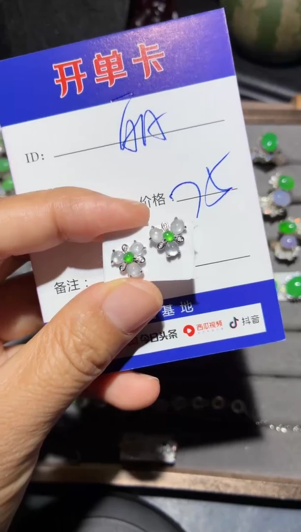 银S925镶嵌翡翠耳饰不****?阿丽