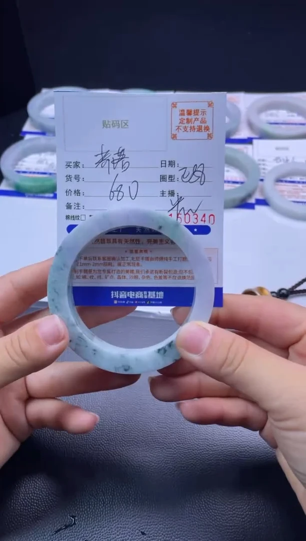 未镶嵌手镯定制翡翠荞****o手镯