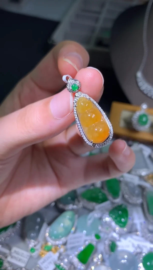 吊坠(不含链)18K金镶嵌翡翠吊坠