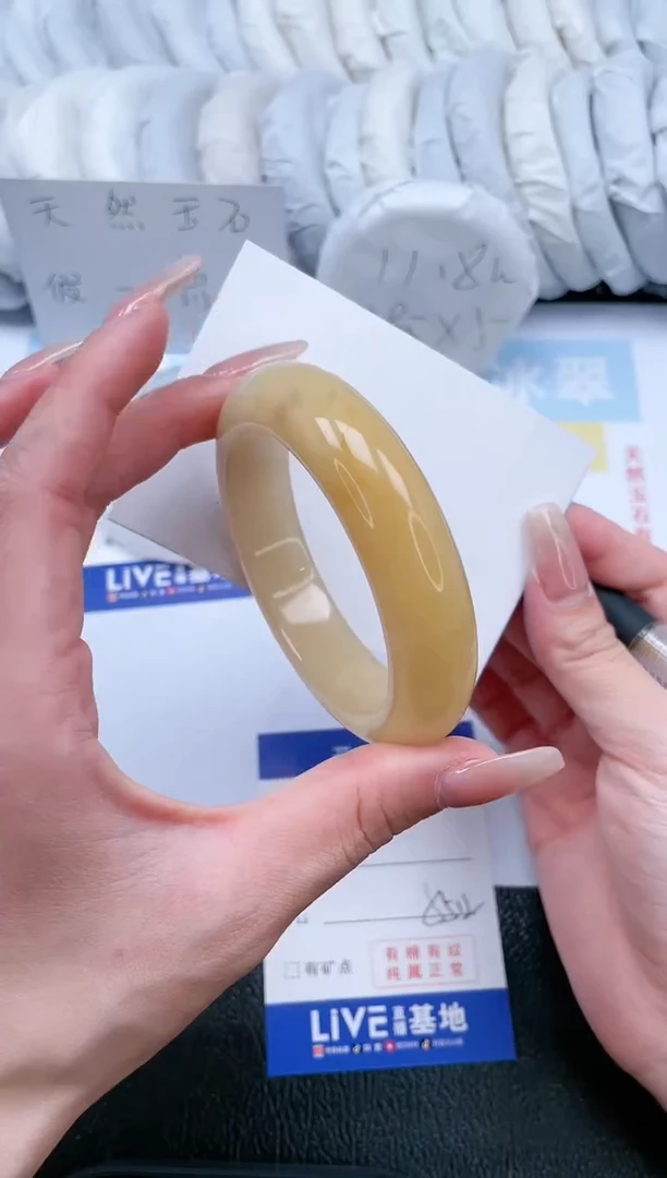 【闪购商品】石英质玉手镯未镶嵌T215-55.2