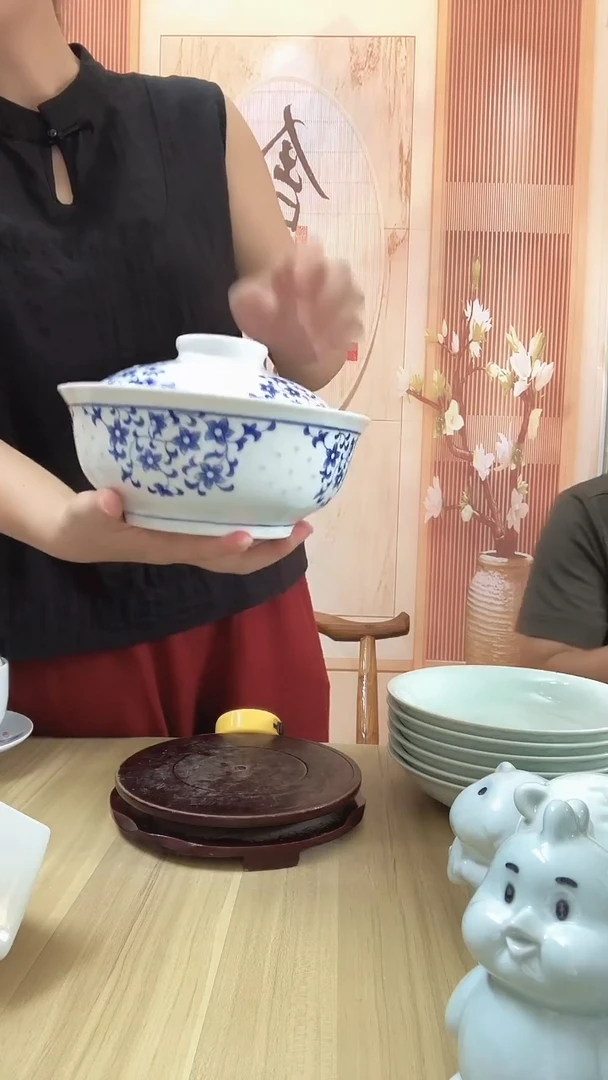 瓷 微瑕品  8英寸紫荆花盖碗1个