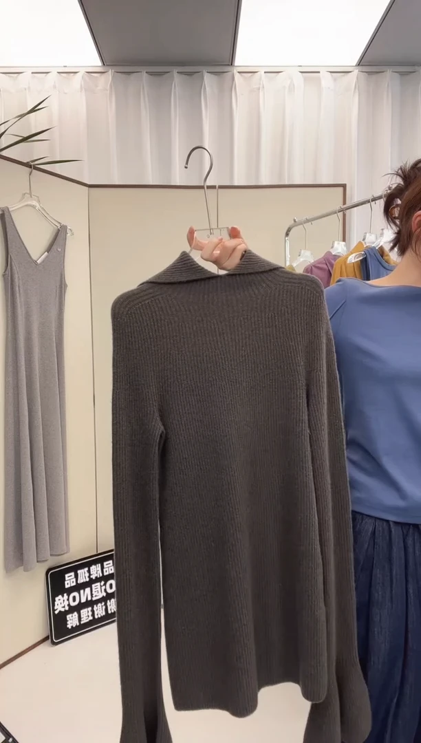 YCH 羊毛翻领针织毛衣M码（NO退NO换）