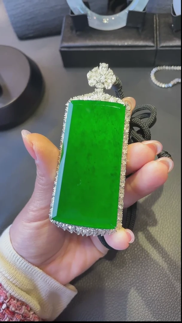 【闪购商品】翡翠颈饰未镶嵌吊坠定金2万，总价180万