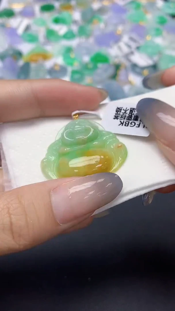 翡翠18K金镶嵌颈饰天然缅甸a货翡翠