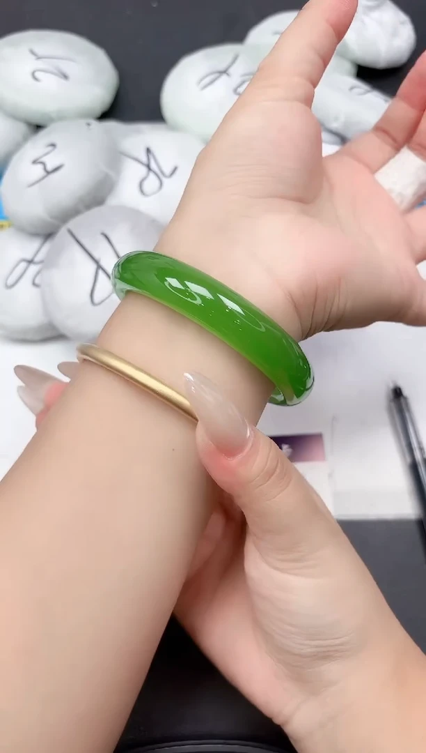 未镶嵌手镯石英质玉385-64.3