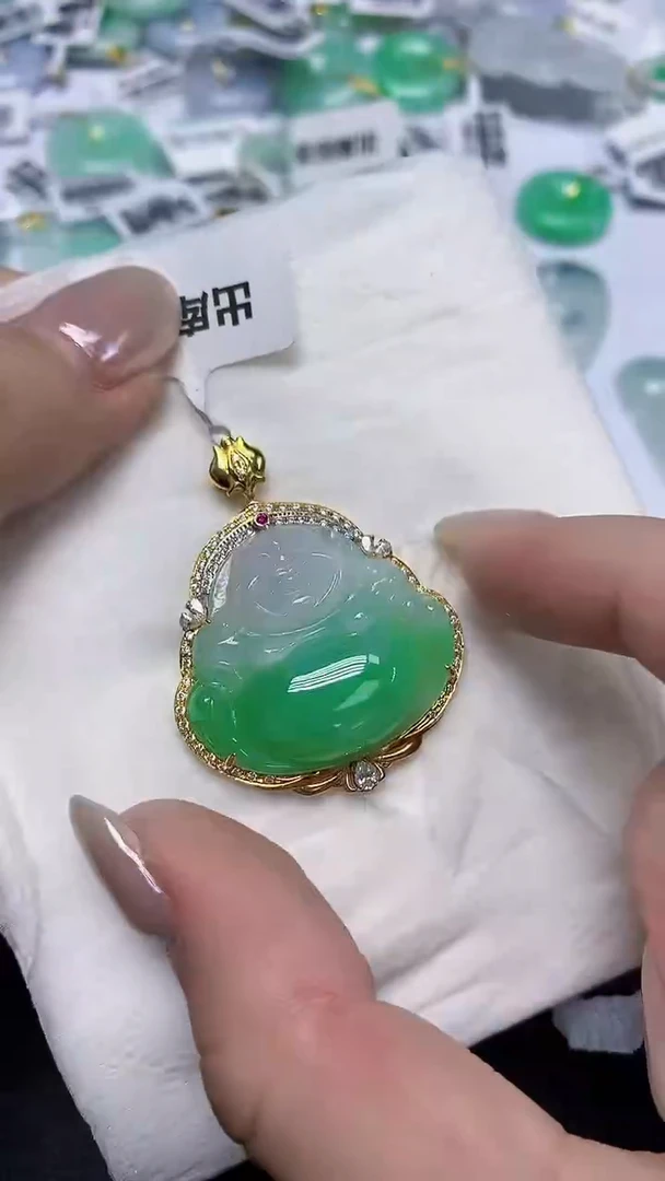 翡翠18K金镶嵌颈饰天然缅甸翡翠A货