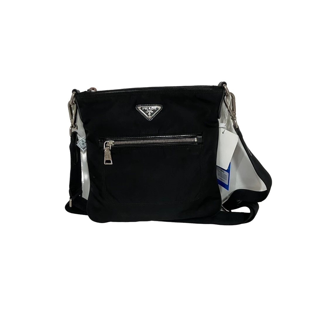 95新 Prada/普拉达 男士休闲时尚百搭尼龙黑色小号斜挎包/221