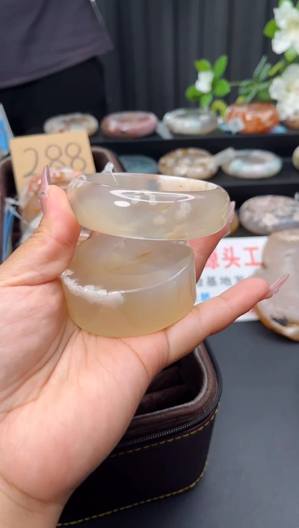 石英质玉手镯未镶嵌赠送镯心（58圈口）