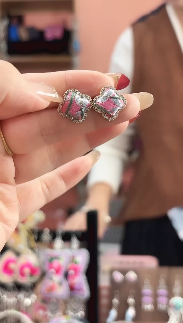 织绣艺枝独绣手工饰品189