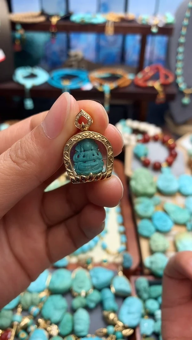 18K金镶嵌绿松石颈饰渡母吊坠