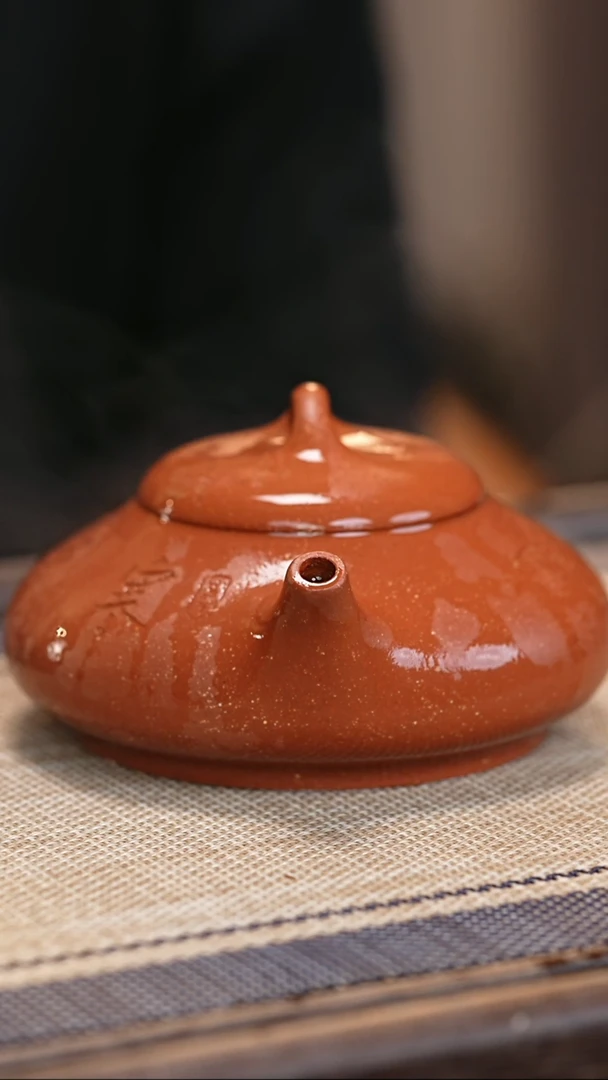 茶壶紫砂红降坡  寒香壶