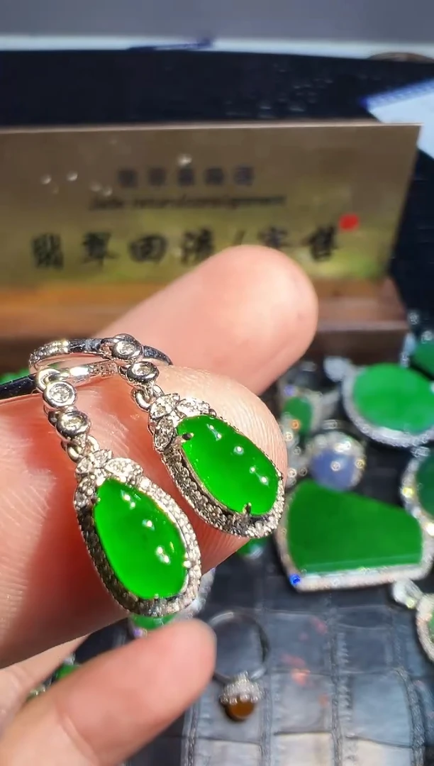 【闪购商品】翡翠耳饰18K金镶嵌翡翠回流