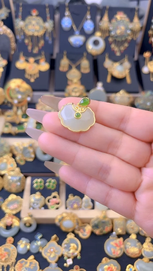 【闪购商品】和田玉吊坠银S925镀金镶嵌水滴祥云如意锁吊坠