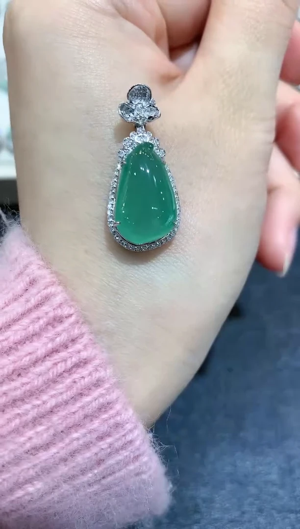 【闪购商品】翡翠颈饰18K金镶嵌B124