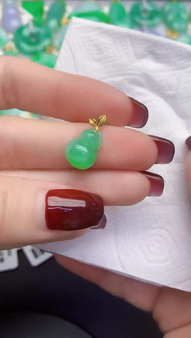 颈饰18K金镶嵌翡翠缅甸天然翡翠A货