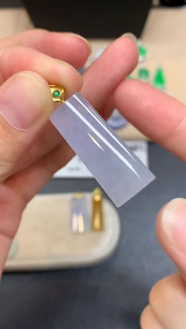 颈饰18K金镶嵌翡翠无事柱【无服务费