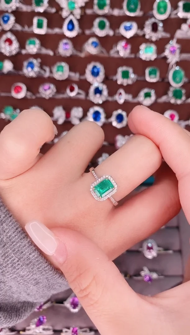 【闪购商品】祖母绿18K金戒指18K金镶嵌1.08克拉