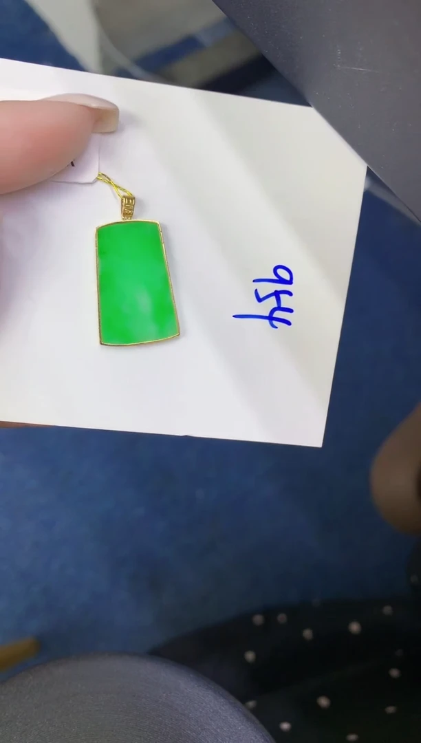 颈饰18K金镶嵌翡翠缅甸天然翡翠A货