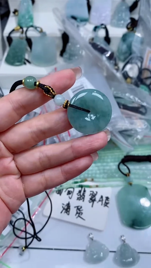 颈饰未镶嵌翡翠吊坠