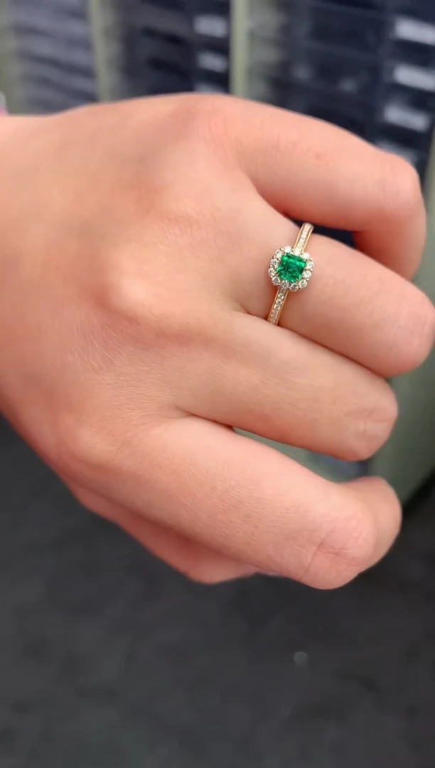 【闪购商品】祖母绿戒指18K金镶嵌45分祖母绿戒指