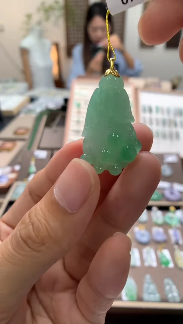 翡翠18K金镶嵌颈饰白菜