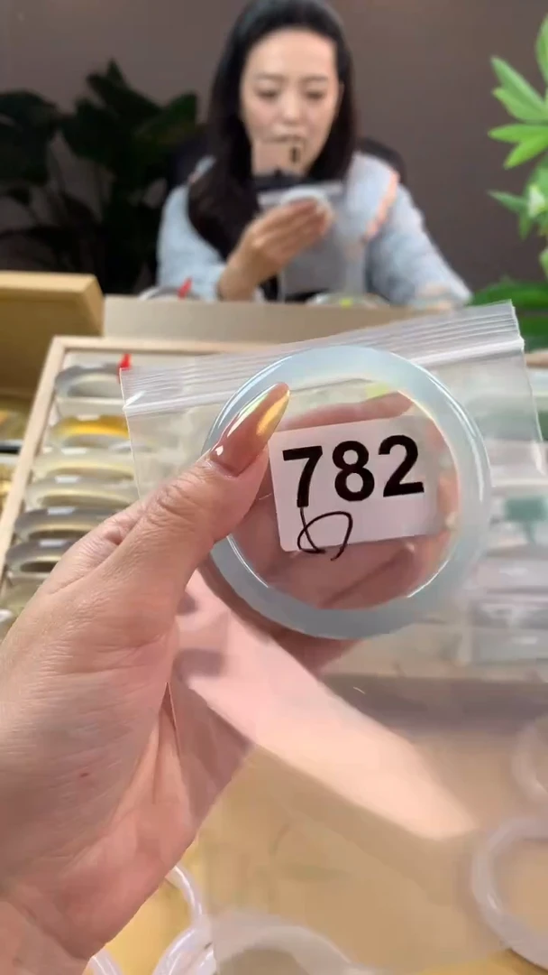 【闪购商品】玛瑙/玉髓手镯未镶嵌782