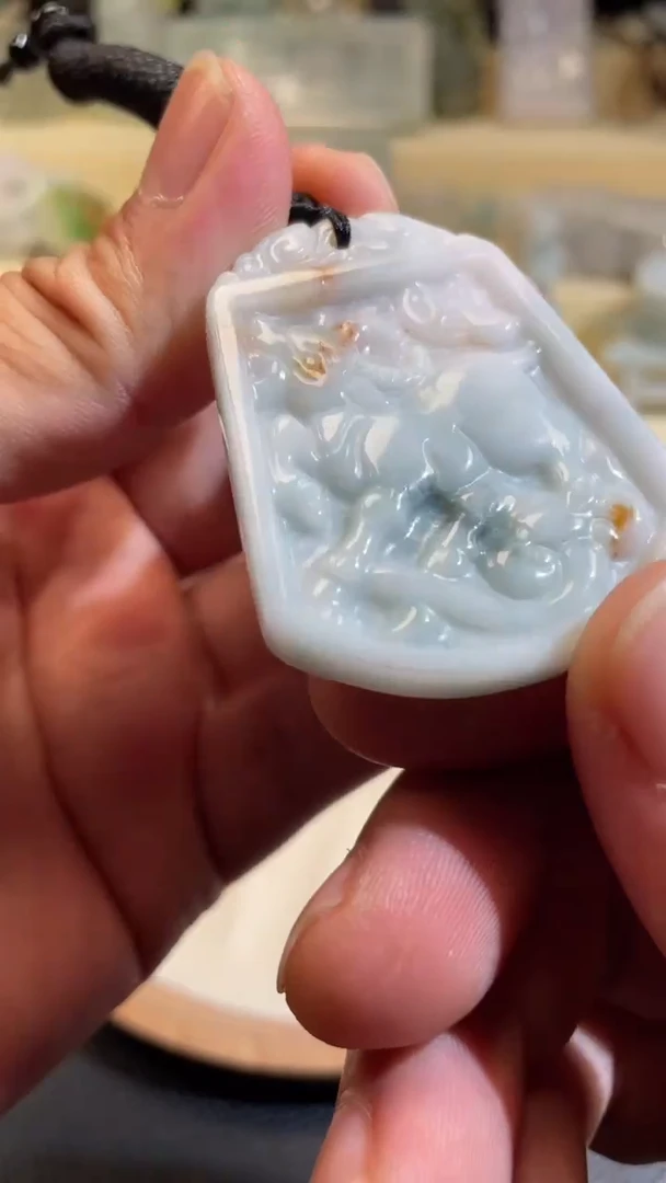 翡翠未镶嵌颈饰7/30/202