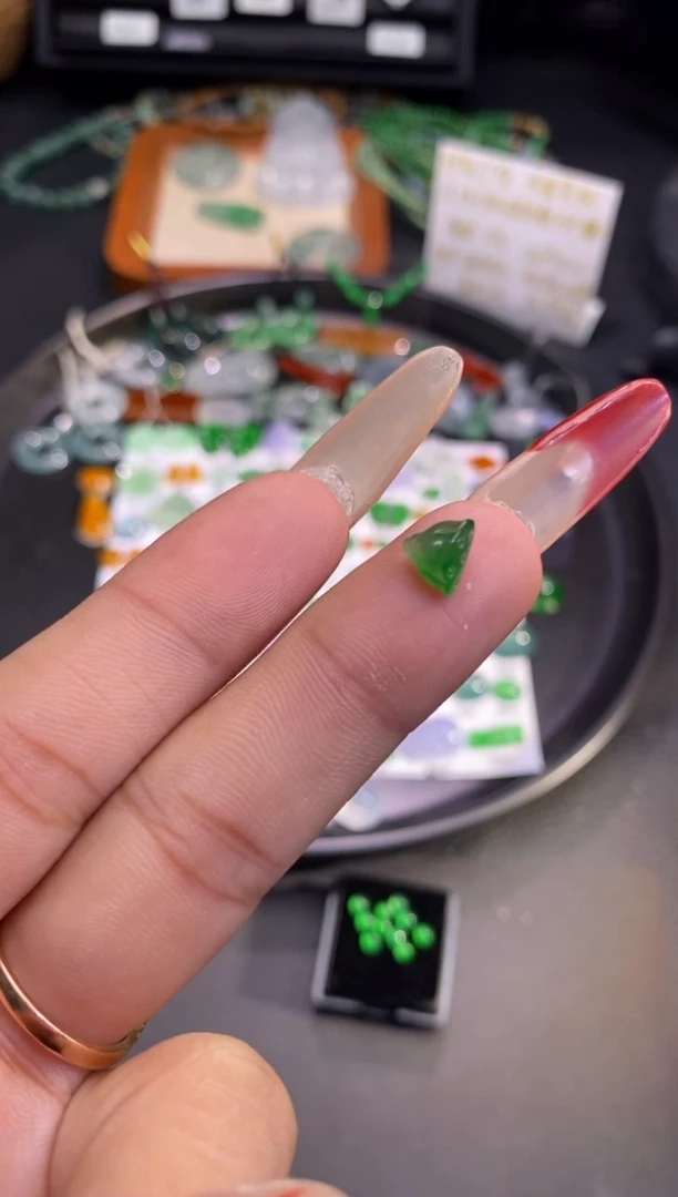 【闪购商品】翡翠挂件未镶嵌莲蓬