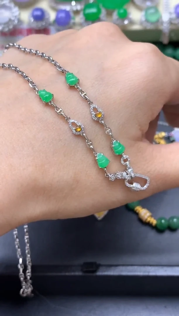 颈饰18K金镶嵌翡翠666-中国好珍宝