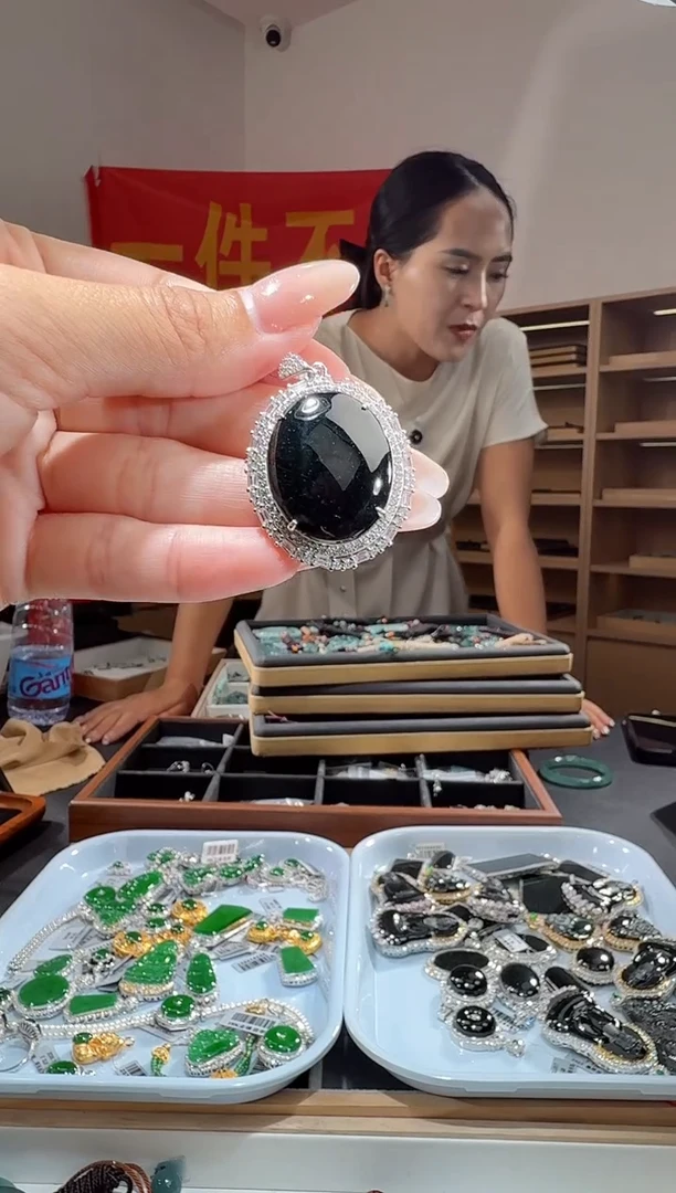 吊坠(不含链)银S925镶嵌翡翠蛋面吊坠（多样性发其一）